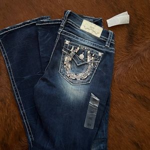 Brand New w Tags curvy fit 28x31 1/2 boot cut Exclusive to Buckle